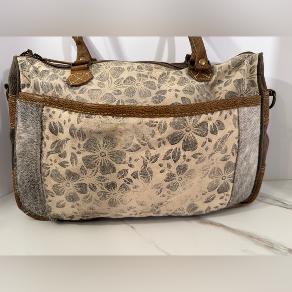 Myra Bag Tan and Cream Floral Weekender Bag - Picture 3 of 10